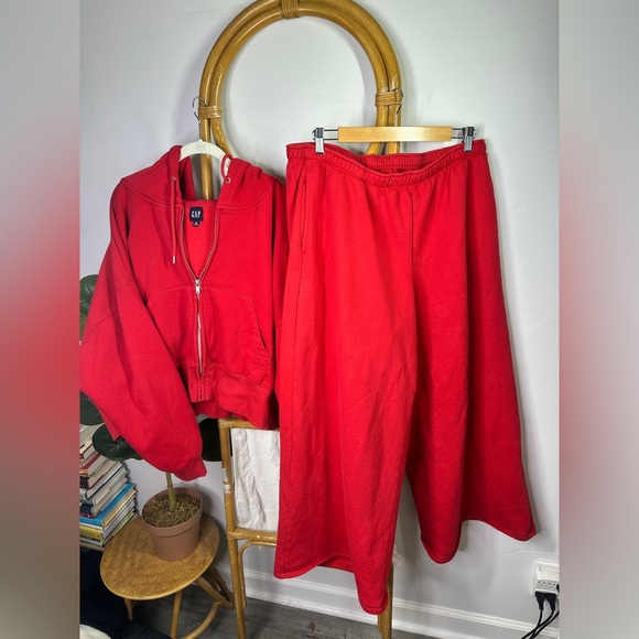 GAP Tops - Gap Red Sweatsuit Sweat Set sz XL